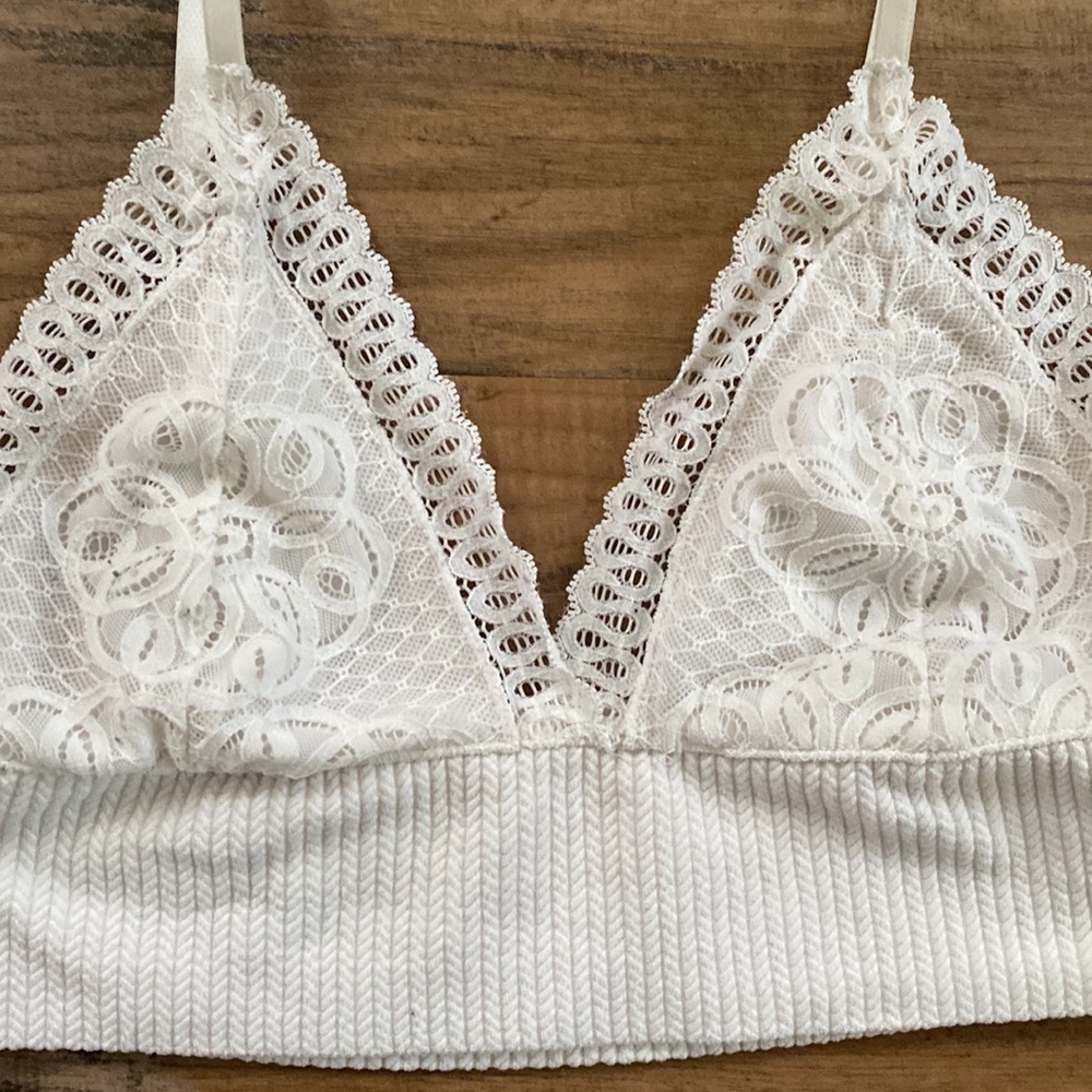 Small Lace Bralette - Picture 3 of 3